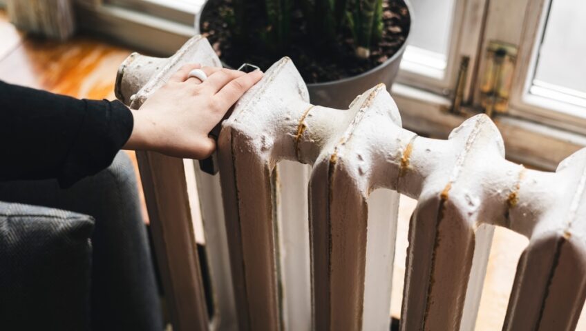 Shabby radiator [city]